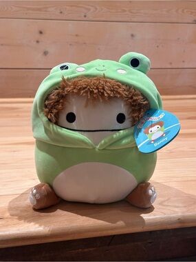 Squishmallow BENNY Brown Bigfoot w Frog Costume Epic Collection  NWT